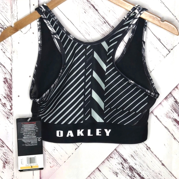 Oakley Other - Oakley Sweat It Out Sport Bra
